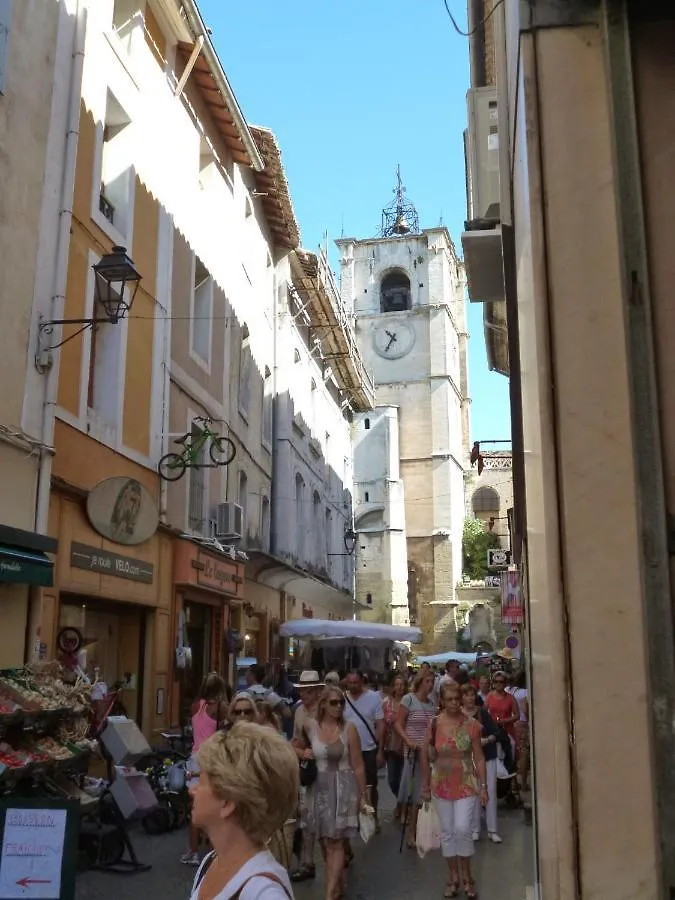 Le Nid'Isle - Stationnement Prive Gratuit - Wi-Fi Performant - Climatisation Apartment L'Isle-sur-la-Sorgue