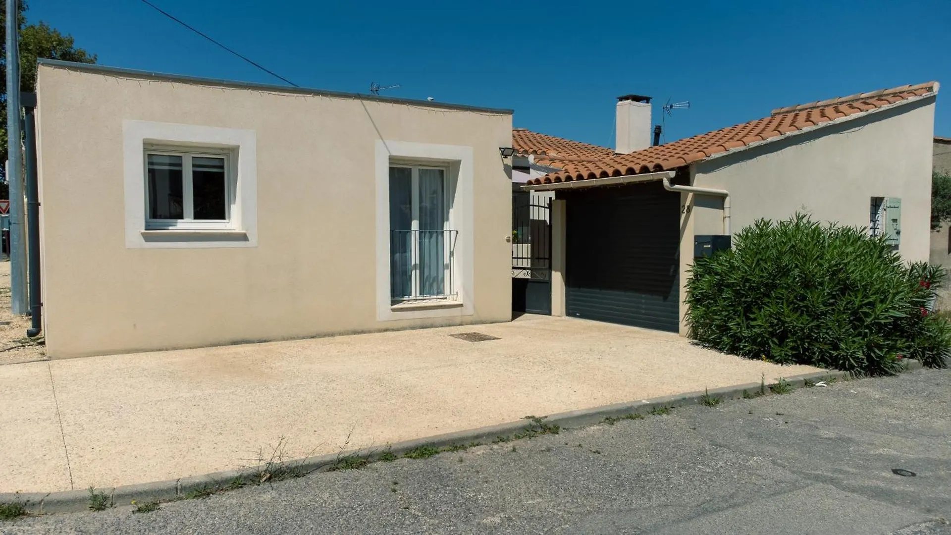 Le Nid'Isle - Stationnement Prive Gratuit - Wi-Fi Performant - Climatisation Apartment L'Isle-sur-la-Sorgue France