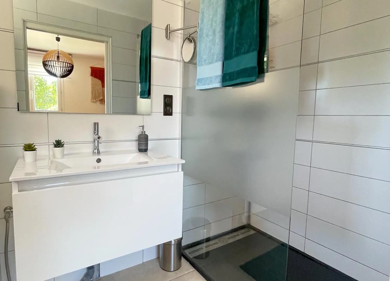 Le Nid'Isle - Stationnement Prive Gratuit - Wi-Fi Performant - Climatisation Apartment L'Isle-sur-la-Sorgue